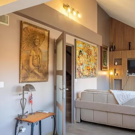 Lovely Modern Floor In Just A Short Walk From Beaches And The Palais - 2399 * Cannes
